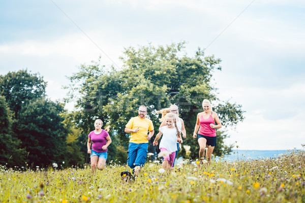 Stok fotoğraf: Aile · çalışma · çayır · spor · çiçekler · adam