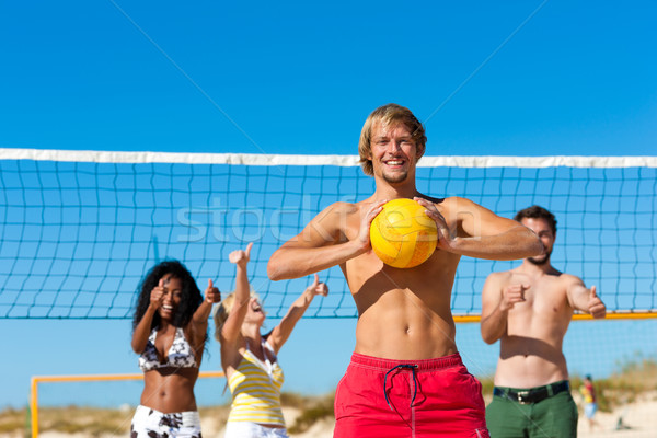 Vrienden spelen strand volleybal groep vrouwen Stockfoto © Kzenon