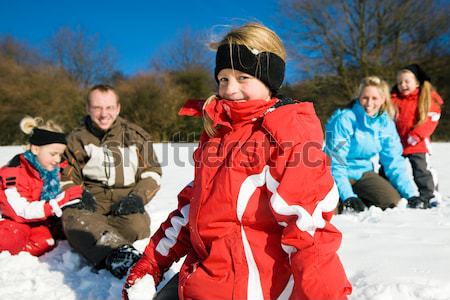 Famiglia palla di neve lotta ragazzi inverno top Foto d'archivio © Kzenon