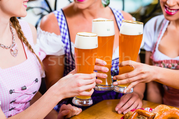 люди питьевой пива другой Сток-фото © Kzenon