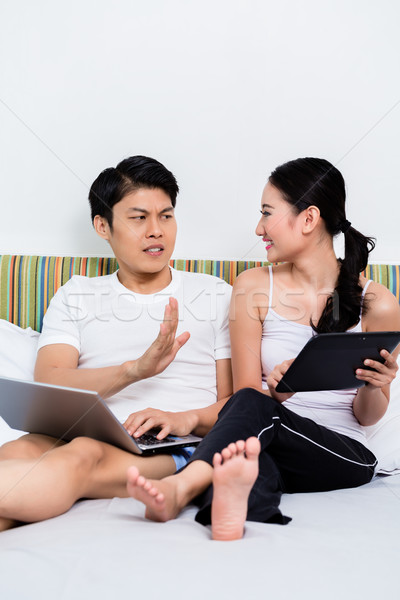不快樂 亞洲的 情侶 衝浪 因特網 計算機 商業照片 © Kzenon