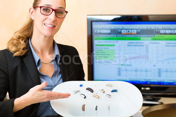 Stockfoto: Presentatie · gehoorapparaat · jonge · vrouw · vrouw · technologie