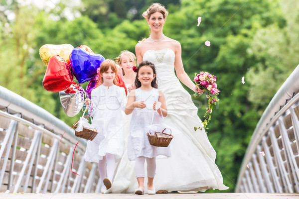 婚禮 新娘 袍 伴娘 花 孩子 商業照片 © Kzenon