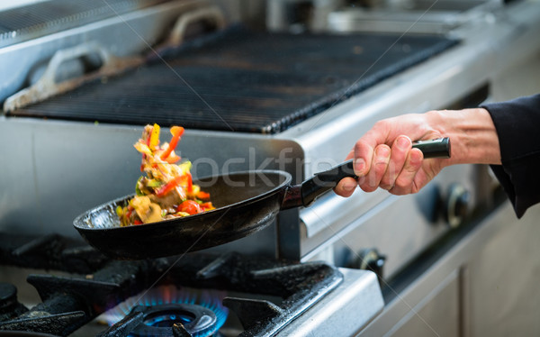 Stock foto: Küchenchef · Gemüse · pan · professionelle · Küche · Feuer