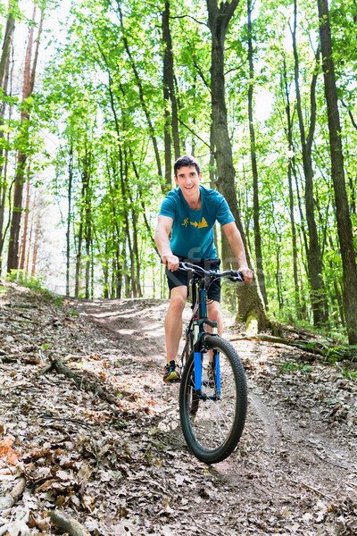 Hombre bicicleta de montana bicicleta feliz deporte fitness Foto stock © Kzenon