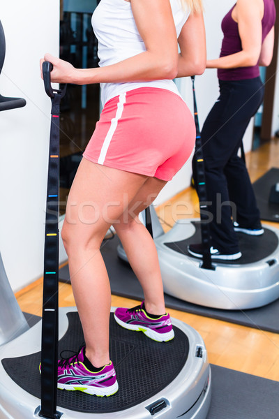 Vrouw platen gymnasium opleiding fitness oefening Stockfoto © Kzenon