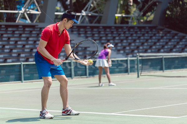 Asian Tennisspieler bereit Anfang Spiel Seitenansicht Stock foto © Kzenon