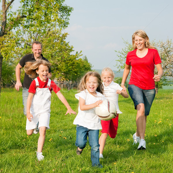 Foto d'archivio: Famiglia · giocare · famiglia · felice · calcio · uno · bambino