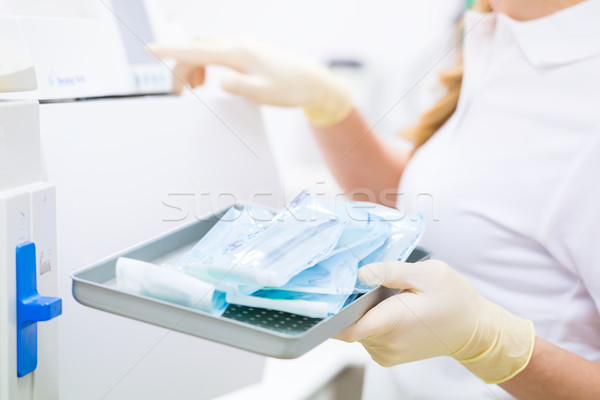Asistan steril dişçi araçları ofis çalışmak Stok fotoğraf © Kzenon