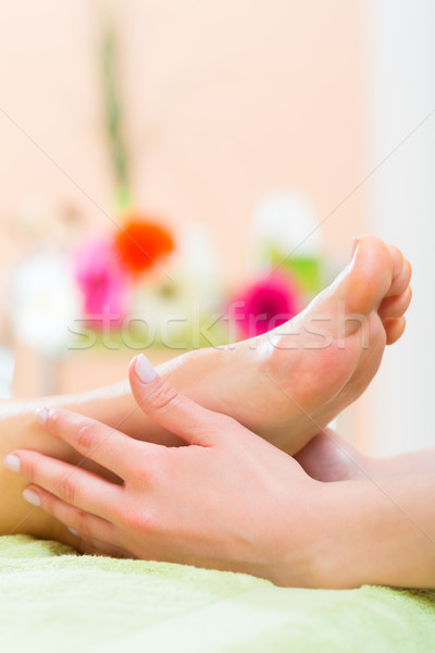 [[stock_photo]]: Femme · pied · massage · pédicure · fleurs