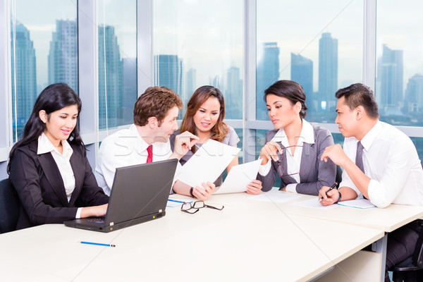 Foto stock: Asia · equipo · de · negocios · estrategia · reunión · oficina