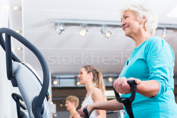 Foto stock: Grupo · placas · ginásio · treinamento · fitness · esportes