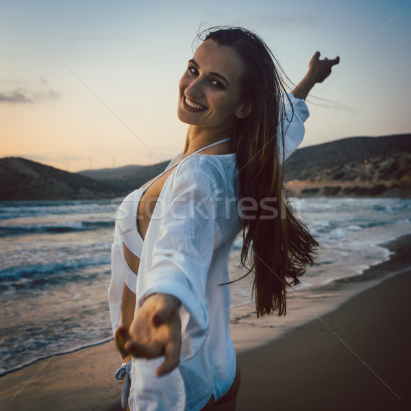 Stockfoto: Vrouw · strand · zonsondergang · tijd · gelukkig