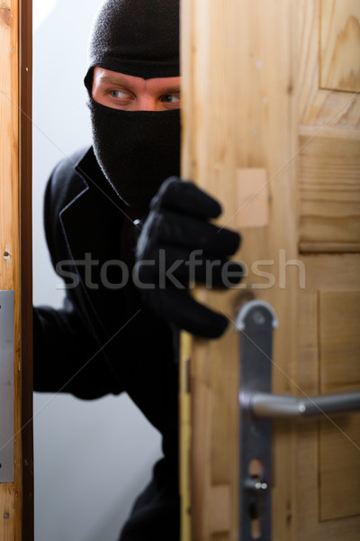 Einbruch Kriminalität Einbrecher Öffnen Tür Sicherheit Stock foto © Kzenon