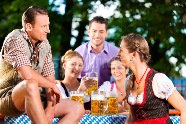 Foto stock: Cerveja · jardim · amigos · potável · fresco