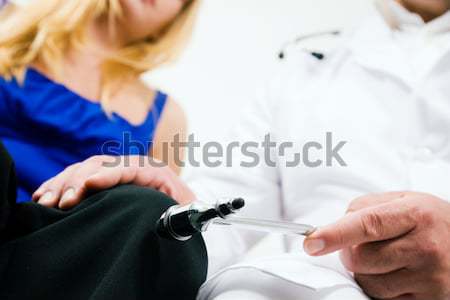 Médico pruebas médicos femenino paciente pequeño Foto stock © Kzenon