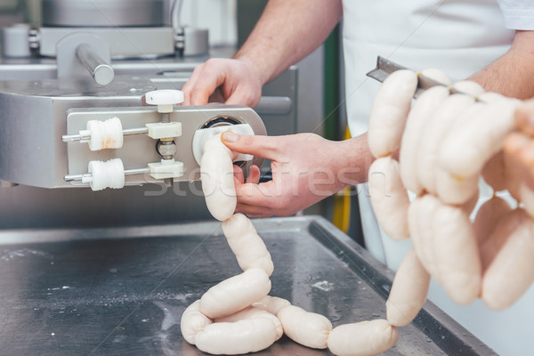 Foto stock: Açougueiro · enchimento · salsichas · cadeia · negócio · homem