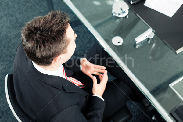 Działalności rozmowa kwalifikacyjna młody człowiek posiedzenia biuro spotkanie Zdjęcia stock © Kzenon
