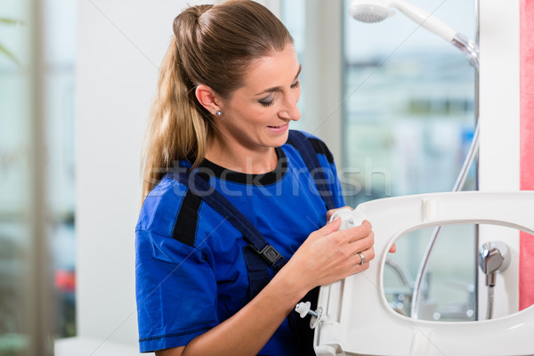 Stockfoto: Vrouwelijke · onderhoud · werknemer · kwaliteit · toilet · zitting