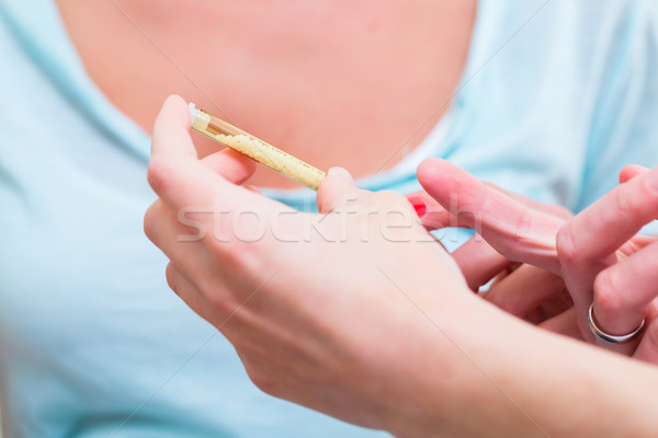 Alternatív háziorvos magyaráz homeopátia nő kéz Stock fotó © Kzenon