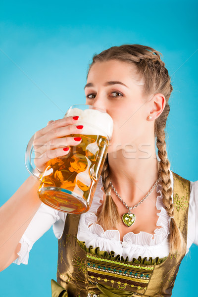 Stockfoto: Jonge · vrouw · traditioneel · kleding · bier · vrouw · gelukkig