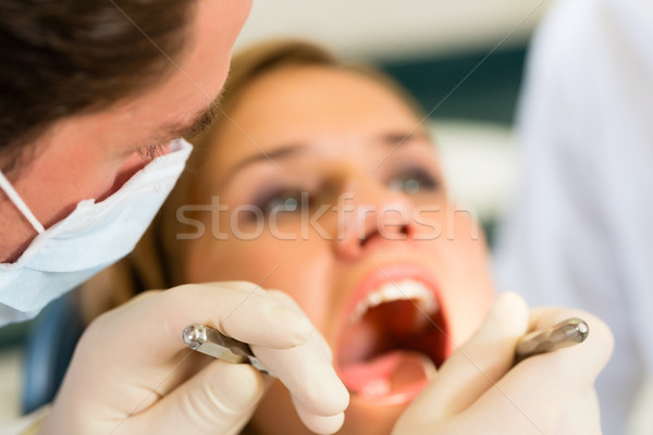 Patiënt tandarts tandheelkundige behandeling vrouwelijke Stockfoto © Kzenon