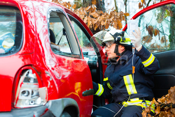 Ongeval brand slachtoffer auto brandweerman boom Stockfoto © Kzenon