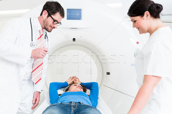 Bilgisayar tomografi taramak hastane doktor hemşire Stok fotoğraf © Kzenon