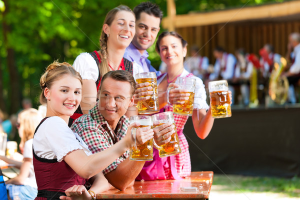 Stock foto: Bier · Garten · Freunde · Band · Deutschland · Lederhosen