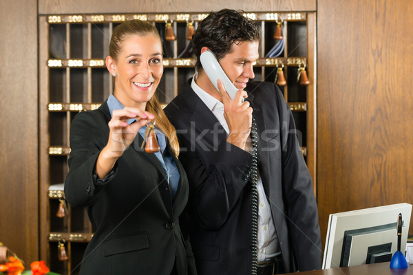 Foto stock: Recepção · hotel · homem · mulher · em · pé