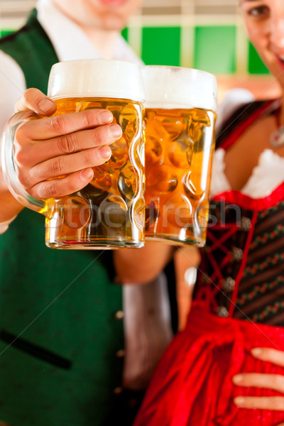 Adam kadın bira cam bira fabrikası genç Stok fotoğraf © Kzenon