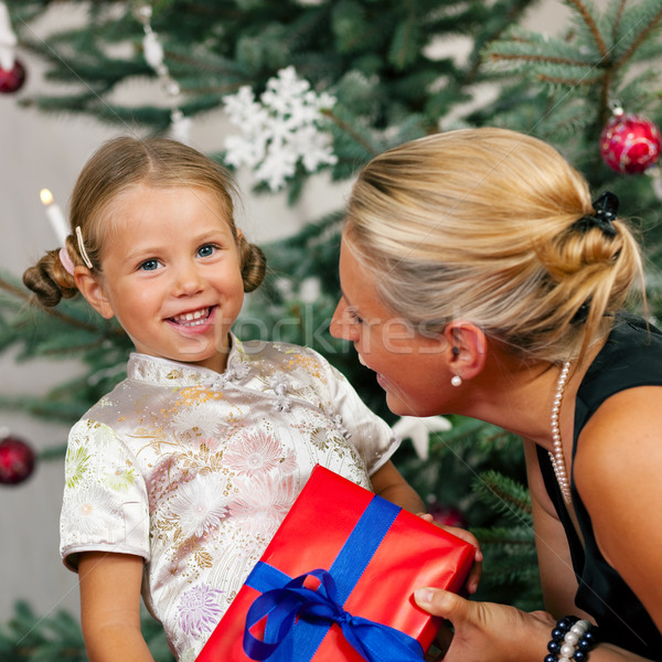 Foto stock: Navidad · nino · regalo · joven · familia · madre