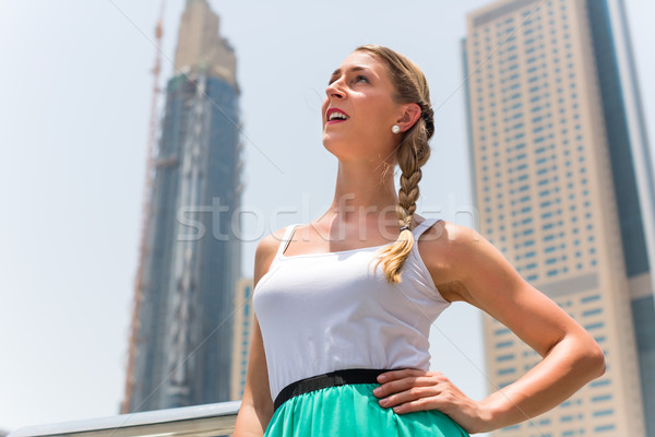 Kobieta miasta Dubai młoda kobieta widoku Zdjęcia stock © Kzenon