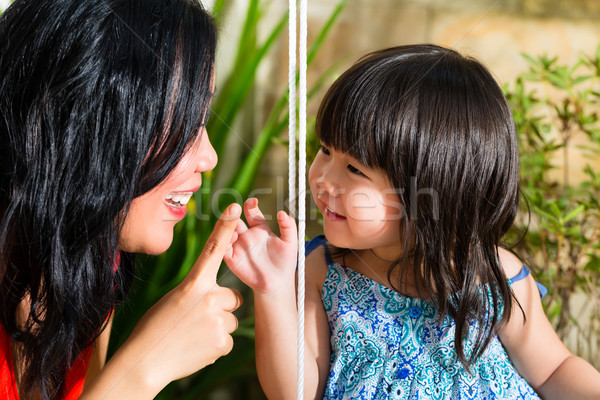 Asian mère fille maison jardin indonésien [[stock_photo]] © Kzenon