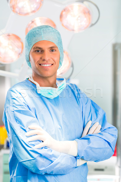 Ziekenhuis chirurg arts operatiekamer jonge mannelijke arts Stockfoto © Kzenon