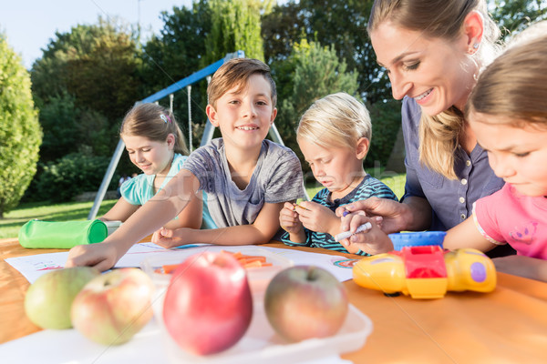 Mum Malerei Bilder Kinder Mittagspause glücklich Stock foto © Kzenon