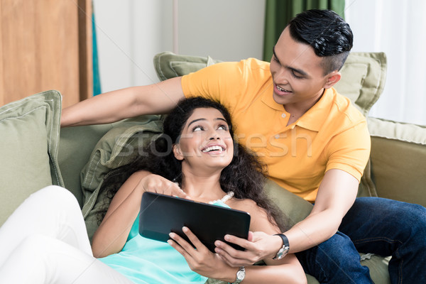 Pareja digital tableta casa retrato sonriendo Foto stock © Kzenon