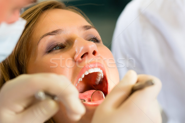 Paciente dentista dentales tratamiento femenino Foto stock © Kzenon