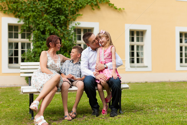 Stockfoto: Familie · vergadering · spelen · home · jonge · gelukkig · gezin