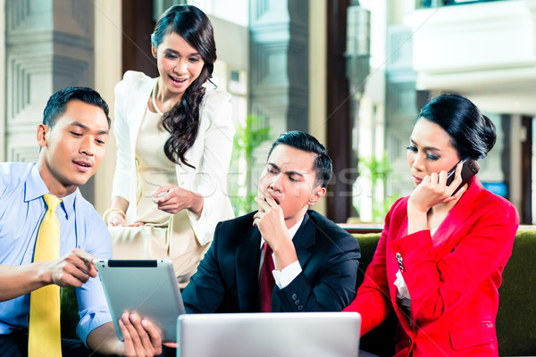 Asian gens d'affaires réunion bureau portable travail [[stock_photo]] © Kzenon