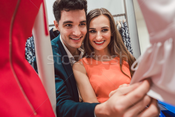 Nő férfi vásárlás divat néz boldog Stock fotó © Kzenon