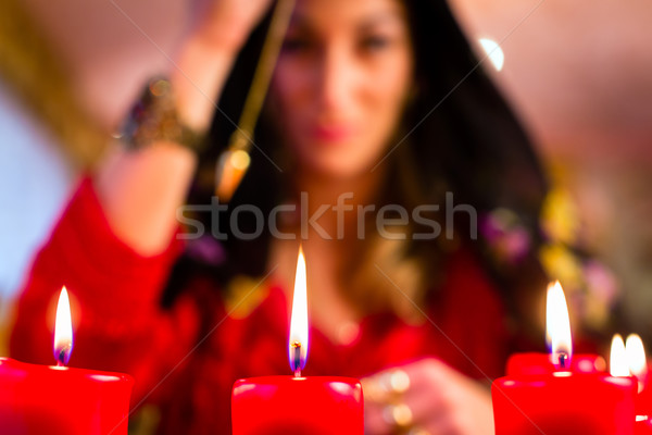 擺 女子 書 蠟燭 能源 年輕 商業照片 © Kzenon