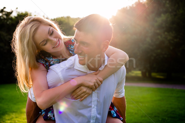 Foto stock: Homem · menina · piggyback · verão · pôr · do · sol