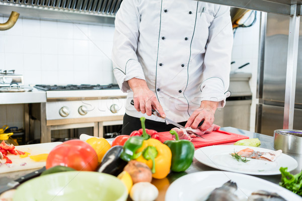Kucharz cięcie cebule warzyw gotowania człowiek Zdjęcia stock © Kzenon