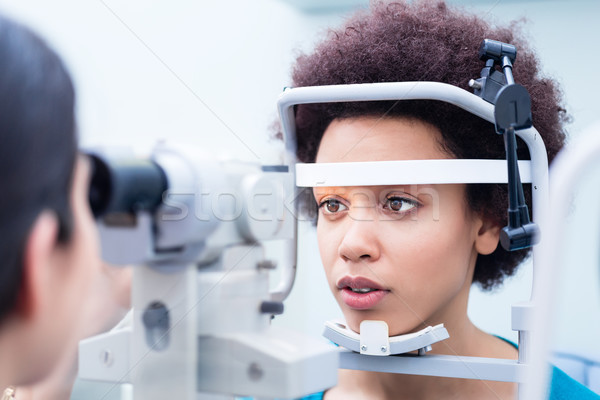 Stockfoto: Opticien · vrouwen · ogen · winkel · vrouw