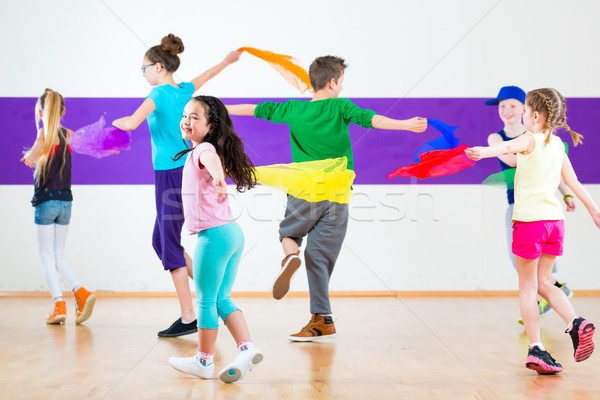Gyerekek tánc osztály gyerekek modern csoport Stock fotó © Kzenon