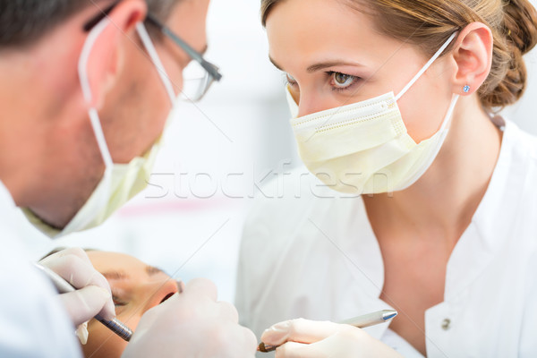 Paciente dentista dentales tratamiento femenino ayudante Foto stock © Kzenon