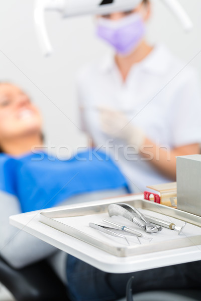 Steril Unelte dentist practica medical seringă Imagine de stoc © Kzenon