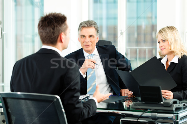 üzlet állásinterjú fiatalember ül nő megbeszélés Stock fotó © Kzenon