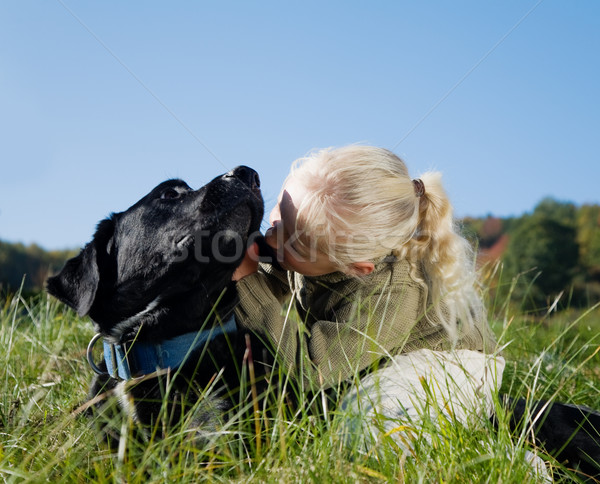 Chuchotement fille secret chien soleil enfant Photo stock © Kzenon